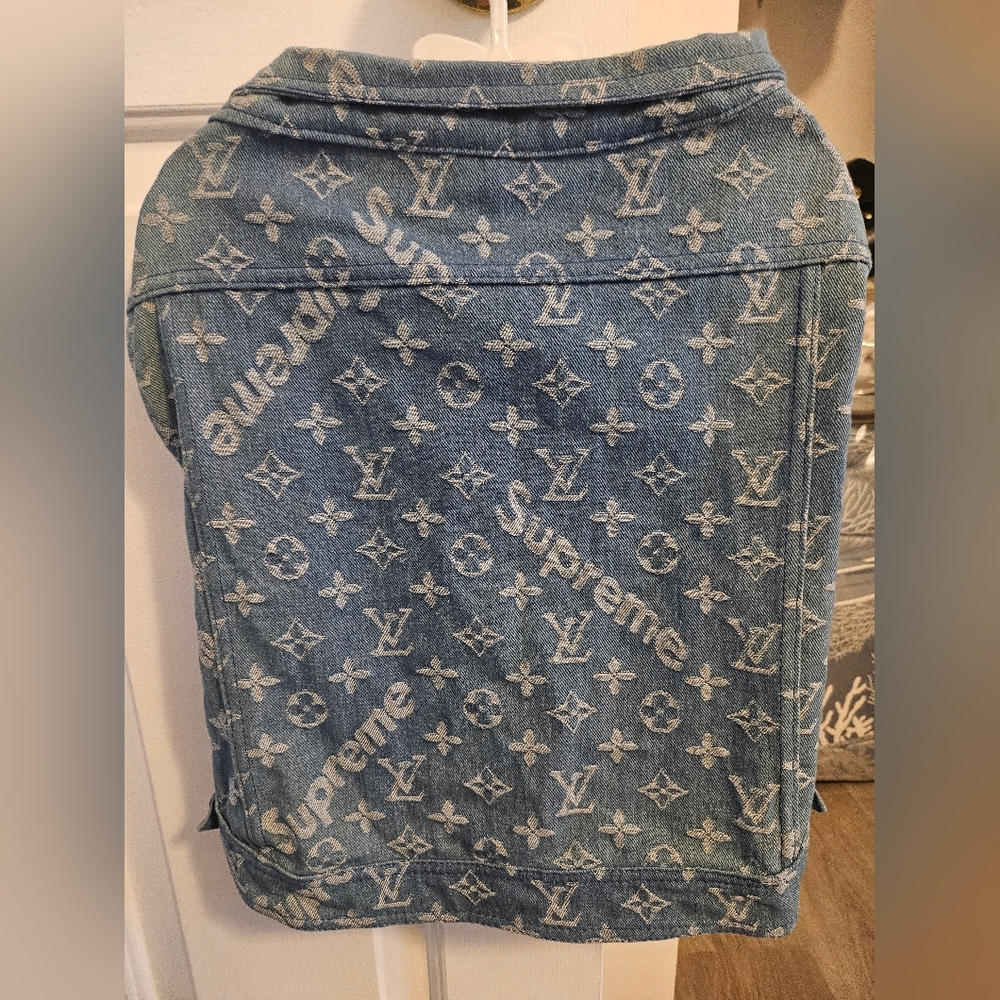 Dog FASHION Supreme x Louis Vuitton Denim Trucker Jacket - Blue - Picture 2 of 4